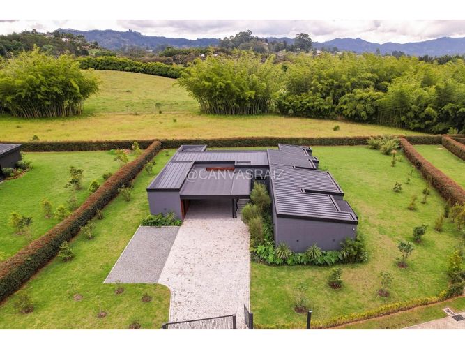 Casa de 4 alcobas en venta en Llano Grande, Rionegro, 400 m² · foto 9 de 9