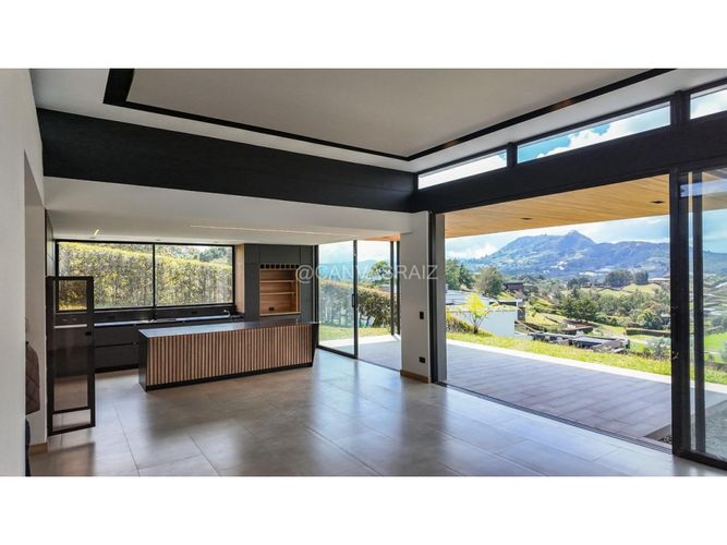 Casa de 4 alcobas en venta en Quirama, El Carmen de Viboral, 370 m² · foto 2 de 14