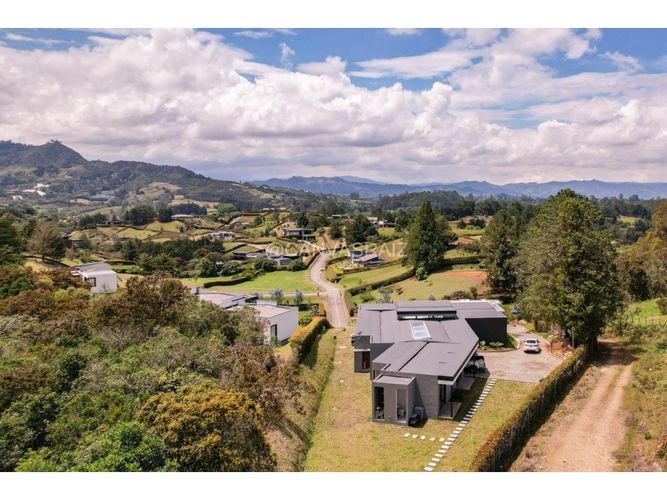 Casa de 4 alcobas en venta en Quirama, El Carmen de Viboral, 370 m² · foto 13 de 14