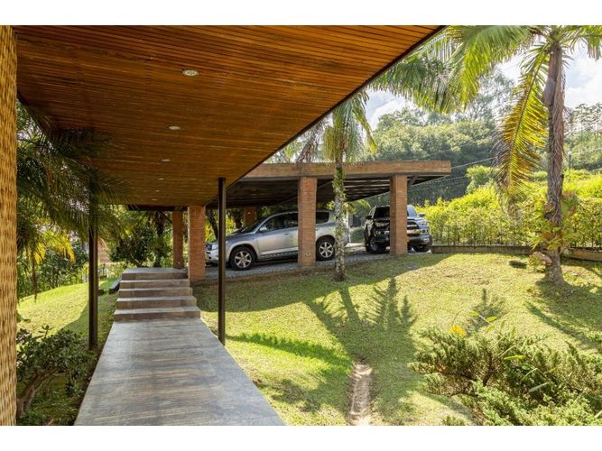 Casa de 4 alcobas en venta en Las Lomitas, Sabaneta, 570 m² · foto 4 de 20