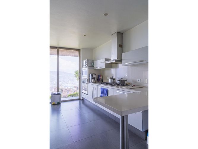 Casa de 4 alcobas en venta en Las Lomitas, Sabaneta, 570 m² · foto 13 de 20