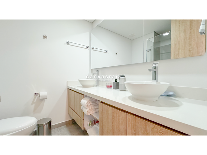 Apartamento de 2 alcobas en venta en El Poblado, Medellín, 133 m² · foto 11 de 12