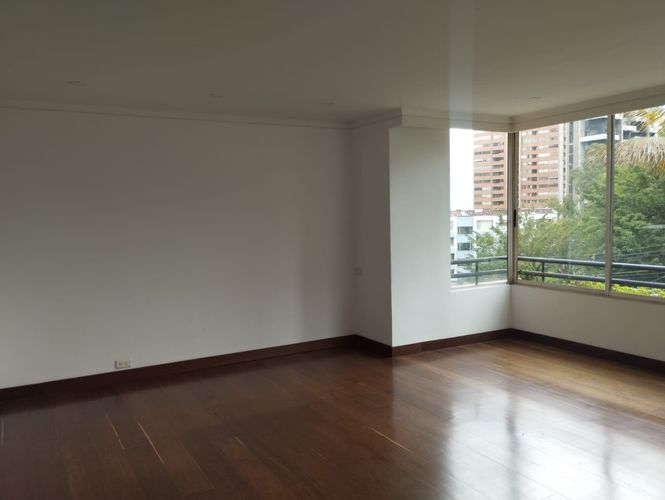 Apartamento de 3 alcobas en arriendo en El Poblado, Medellín, 149 m² · foto 5 de 14