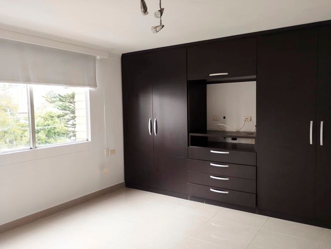 Apartamento de 3 alcobas en arriendo en El Poblado, Medellín, 149 m² · foto 10 de 14