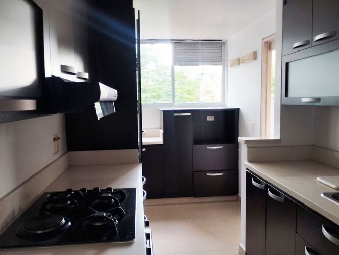 Apartamento de 3 alcobas en arriendo en El Poblado, Medellín, 149 m² · foto 8 de 14