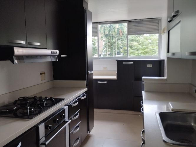 Apartamento de 3 alcobas en arriendo en El Poblado, Medellín, 149 m² · foto 6 de 14
