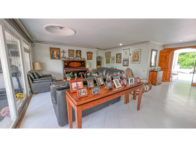 Casa de 4 alcobas en venta en El Poblado, Medellín, 297 m² · foto 3 de 5