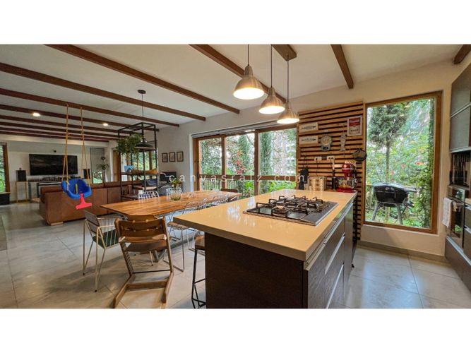 Casa de 3 alcobas en venta en Loma De Las Brujas, Envigado, 170 m² · foto 2 de 6