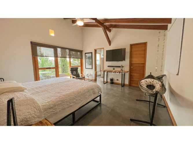 Casa de 3 alcobas en venta en Loma De Las Brujas, Envigado, 170 m² · foto 3 de 6