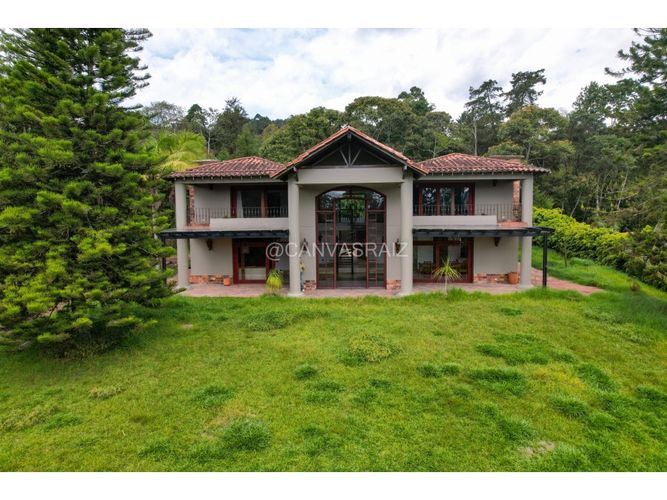 Casa de 6 alcobas en venta en Llano Grande, Rionegro, 800 m² · foto 2 de 19