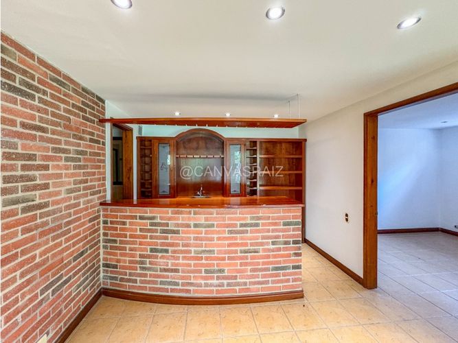 Casa de 4 alcobas en venta en Los Naranjos, Medellín, 520 m² · foto 4 de 22