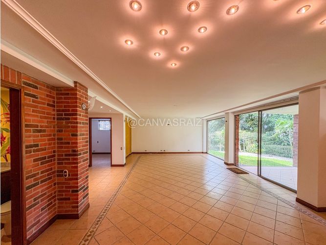 Casa de 4 alcobas en venta en Los Naranjos, Medellín, 520 m² · foto 5 de 22