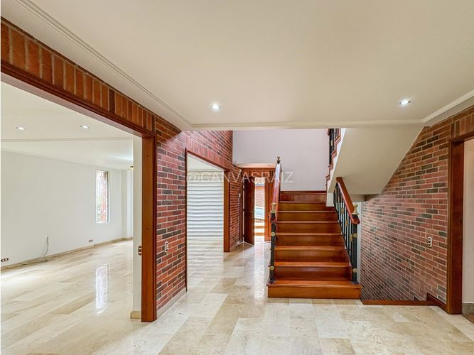 Casa de 4 alcobas en venta en Los Naranjos, Medellín, 520 m² · foto 9 de 22