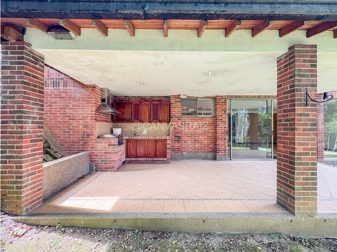 Casa de 4 alcobas en venta en Los Naranjos, Medellín, 520 m² · foto 10 de 22