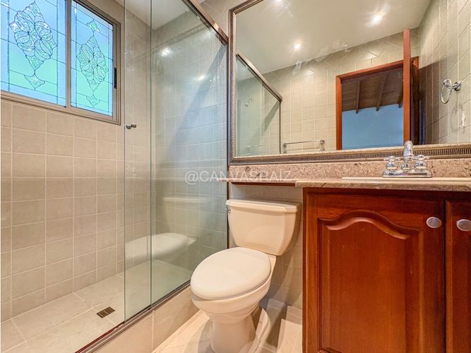 Casa de 4 alcobas en venta en Los Naranjos, Medellín, 520 m² · foto 17 de 22