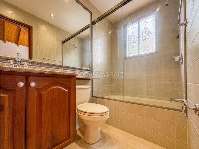 Casa de 4 alcobas en venta en Los Naranjos, Medellín, 520 m² · foto 20 de 22