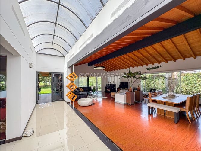 Casa de 4 alcobas en venta en Llano Grande, Rionegro, 300 m² · foto 2 de 20