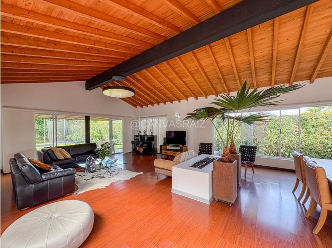 Casa de 4 alcobas en venta en Llano Grande, Rionegro, 300 m² · foto 3 de 20