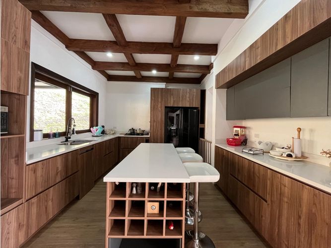 Casa de 4 alcobas en venta en El Carmen De Viboral, El Carmen de Viboral, 350 m² · foto 2 de 9
