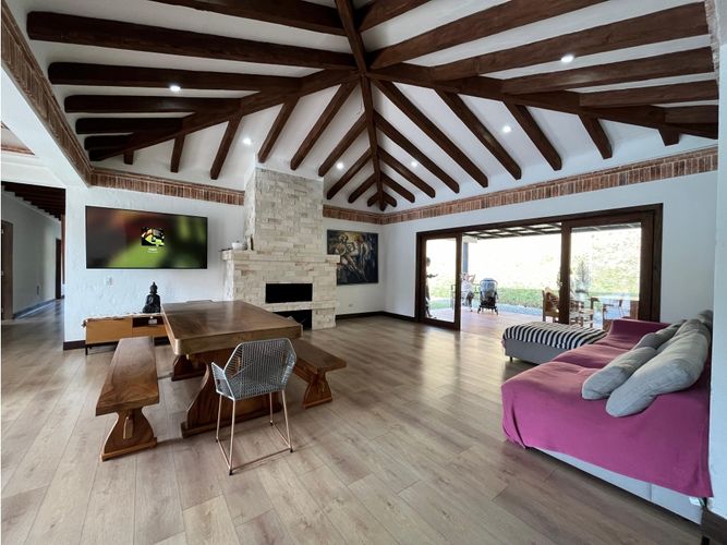 Casa de 4 alcobas en venta en El Carmen De Viboral, El Carmen de Viboral, 350 m² · foto 3 de 9