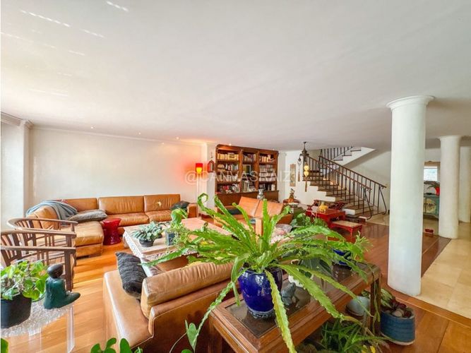 Casa de 4 alcobas en venta en Los Naranjos, Envigado, 438 m² · foto 3 de 24
