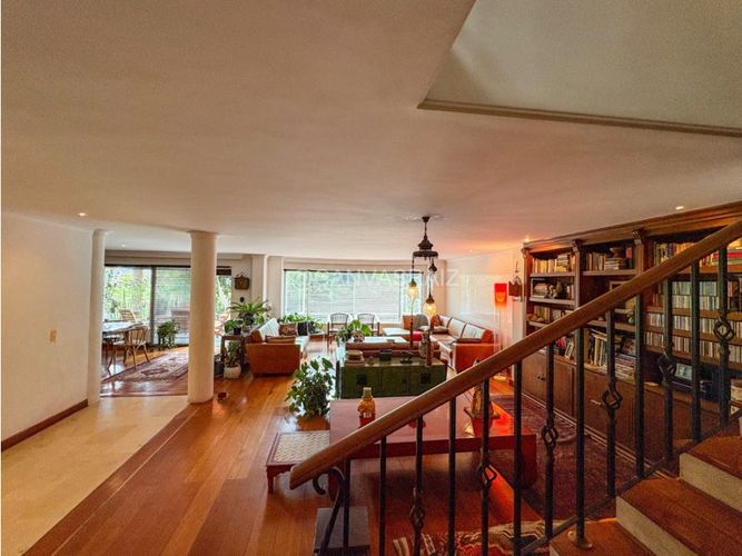 Casa de 4 alcobas en venta en Los Naranjos, Envigado, 438 m² · foto 11 de 24