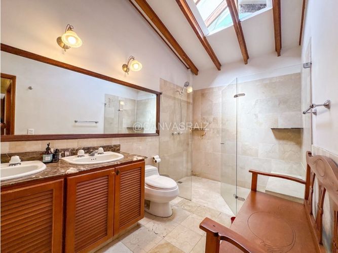 Casa de 4 alcobas en venta en Los Naranjos, Envigado, 438 m² · foto 17 de 24
