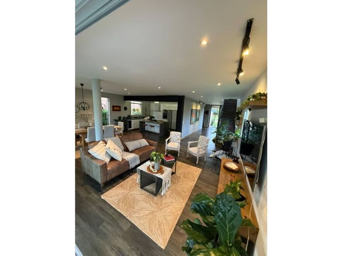Casa de 4 alcobas en venta en Llano Grande, Rionegro, 336 m² · foto 4 de 9