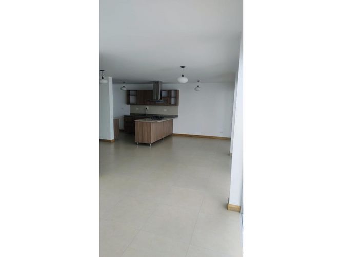 Casa de 3 alcobas en venta en San Antonio De Pereira, Rionegro, 141 m² · foto 2 de 10
