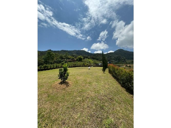 Lote en venta en El Cerro, El Carmen de Viboral, 2647 m² · foto 3 de 6