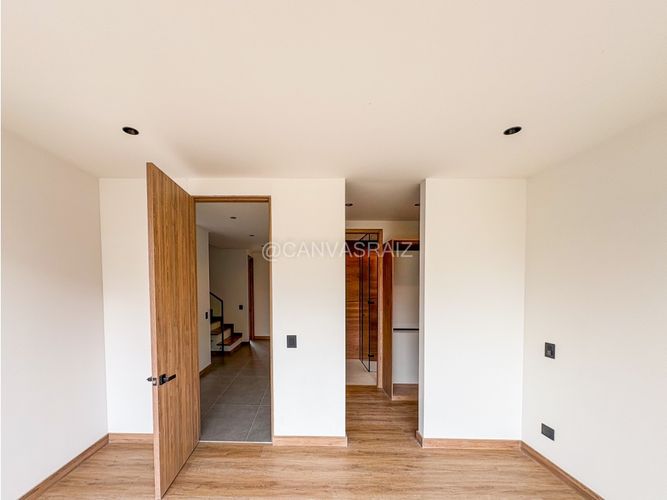 Casa de 4 alcobas en venta en Barro Blanco, Rionegro, 235 m² · foto 9 de 18
