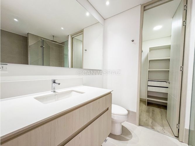 Apartamento de 1 alcoba en venta en El Poblado, Medellín, 57 m² · foto 8 de 12