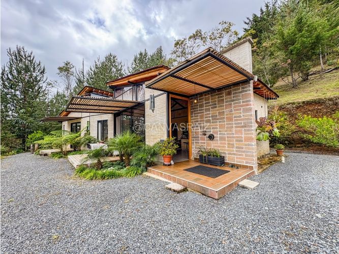 Casa de 4 alcobas en venta en Guamito, La Ceja, 350 m² · foto 2 de 15