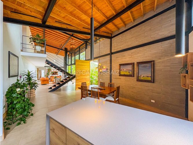 Casa de 4 alcobas en venta en Guamito, La Ceja, 350 m² · foto 8 de 15