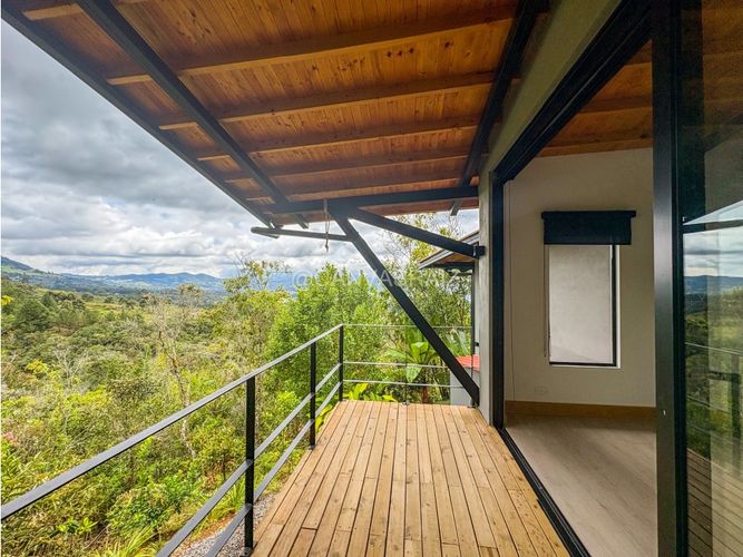 Casa de 4 alcobas en venta en Guamito, La Ceja, 350 m² · foto 13 de 15