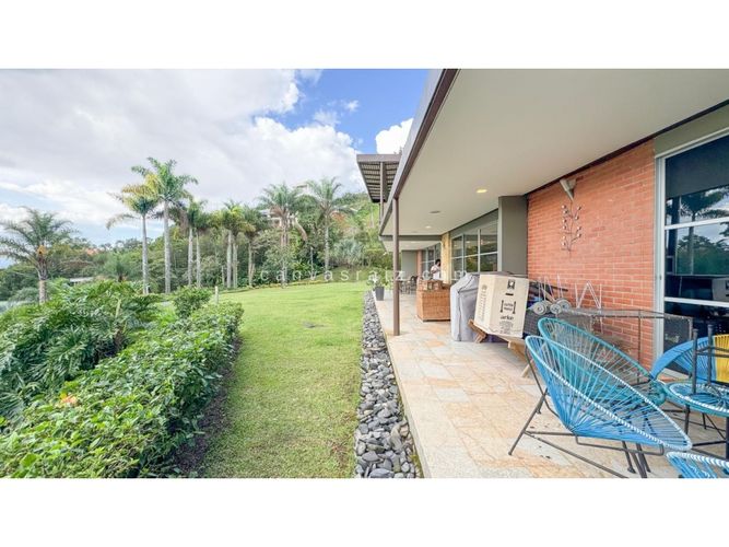 Casa de 5 alcobas en venta en Las Lomas, Medellín, 470 m² · foto 2 de 15