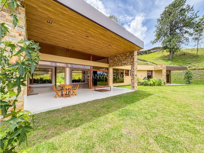 Casa de 4 alcobas en venta en Quirama, El Carmen de Viboral, 420 m² · foto 2 de 15