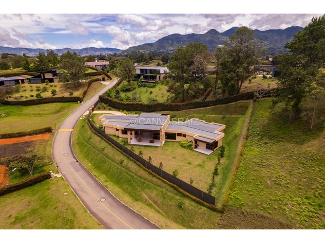 Casa de 4 alcobas en venta en Quirama, El Carmen de Viboral, 420 m² · foto 4 de 15