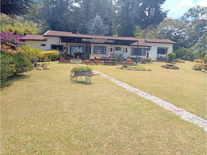 Finca en venta en Lomitas, La Ceja, 315 m² · foto 2 de 23