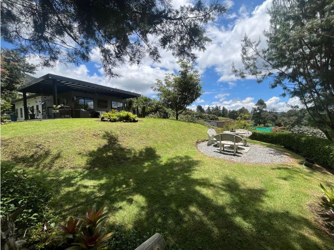 Casa de 4 alcobas en venta en Guamito, La Ceja, 480 m² · foto 3 de 12