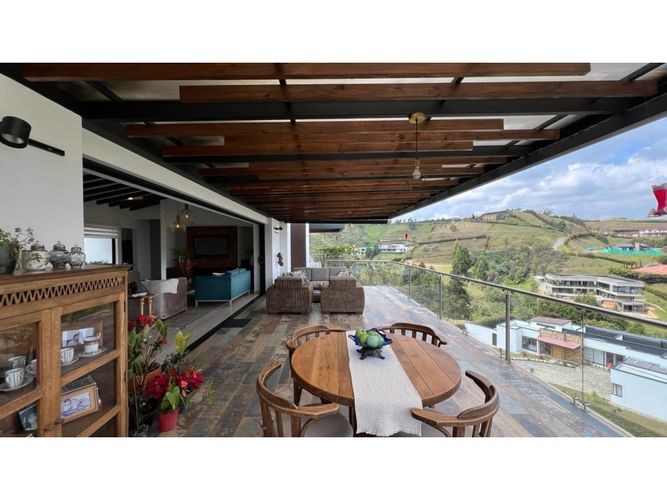Casa de 4 alcobas en venta en La Mosquita, Rionegro, 374 m² · foto 2 de 21