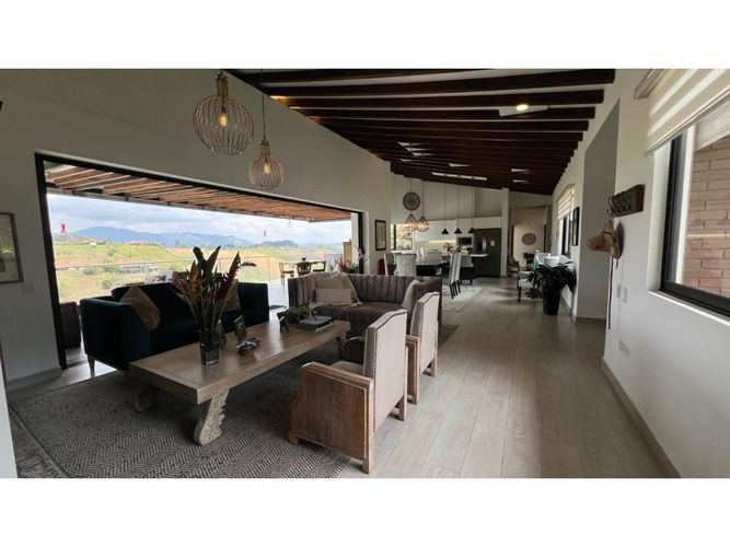 Casa de 4 alcobas en venta en La Mosquita, Rionegro, 374 m² · foto 4 de 21