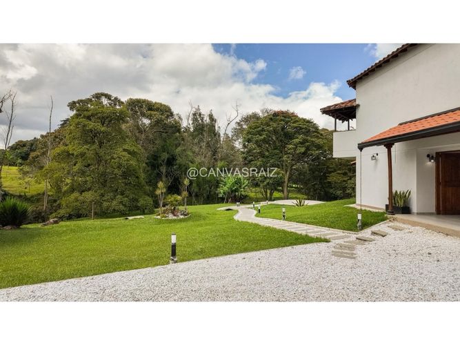 Casa de 4 alcobas en venta en Guamito, La Ceja, 300 m² · foto 2 de 12