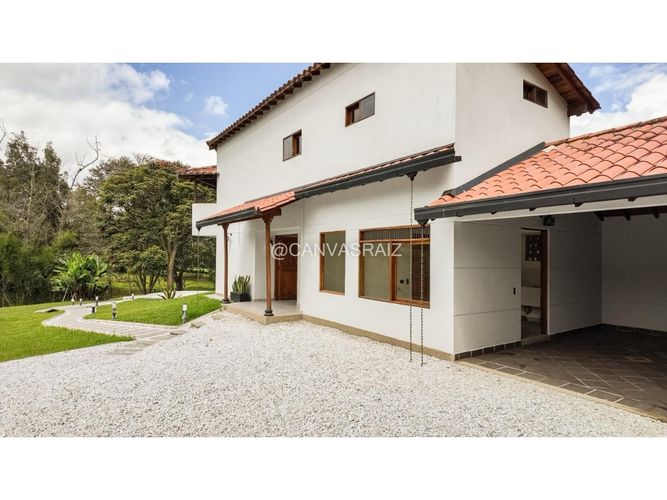 Casa de 4 alcobas en venta en Guamito, La Ceja, 300 m² · foto 3 de 12