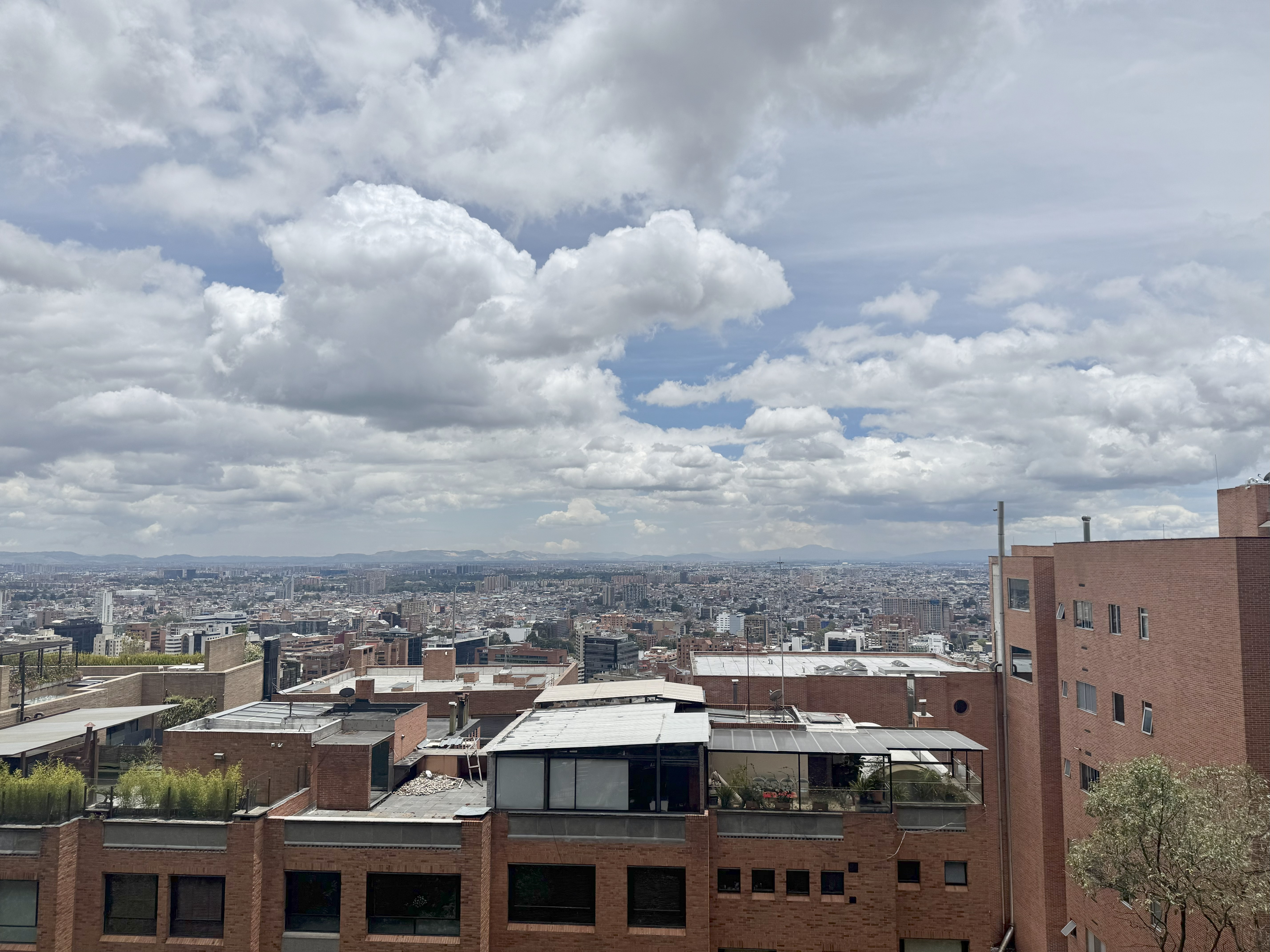 Apartamento en venta en Los Rosales, Bogotá · foto 2 de 24
