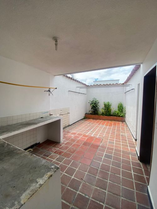 Casa de 10 alcobas en venta en Cabecera Del Llano, Bucaramanga, 477 m² · foto 18 de 24