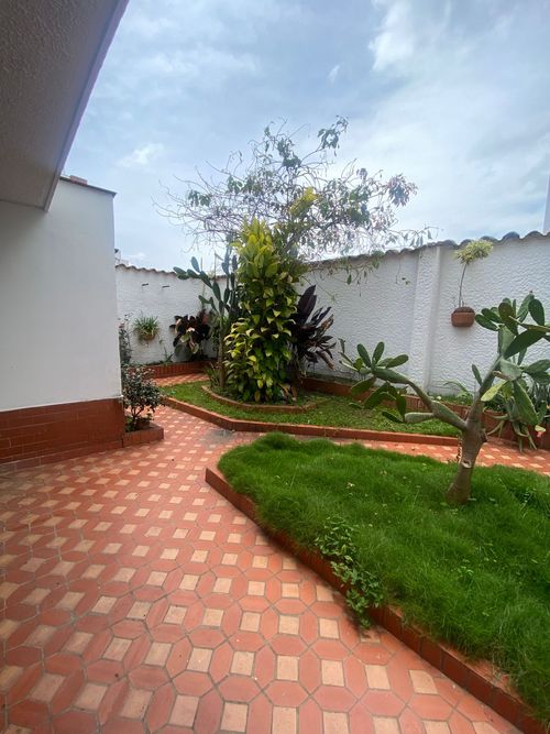 Casa de 10 alcobas en venta en Cabecera Del Llano, Bucaramanga, 477 m² · foto 19 de 24