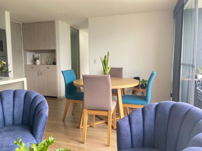 Apartamento de 2 alcobas en venta en Las Lomas No.1, Sabaneta, 60 m² · foto 2 de 19