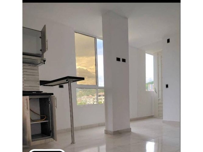 Apartamento de 2 alcobas en venta en Cedro, Girón, 38 m² · foto 4 de 12