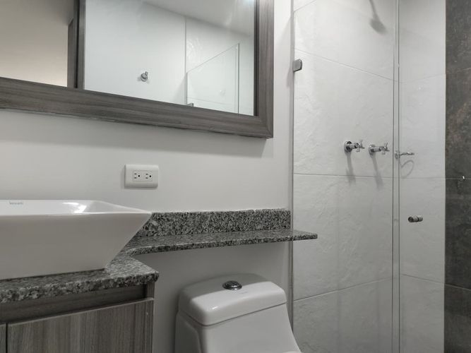 Apartamento de 2 alcobas en venta en El Poblado, Medellín, 73 m² · foto 14 de 17